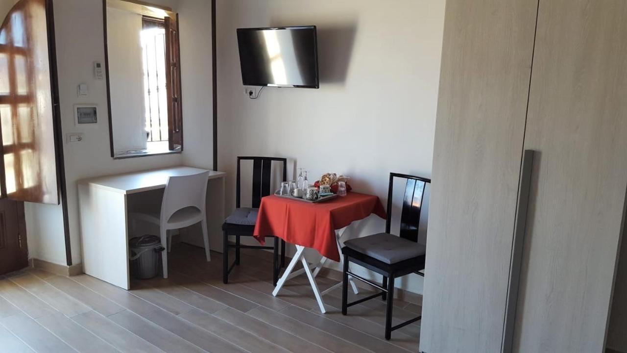 Casa Vacanze Mm Rooms Шила Екстериор снимка