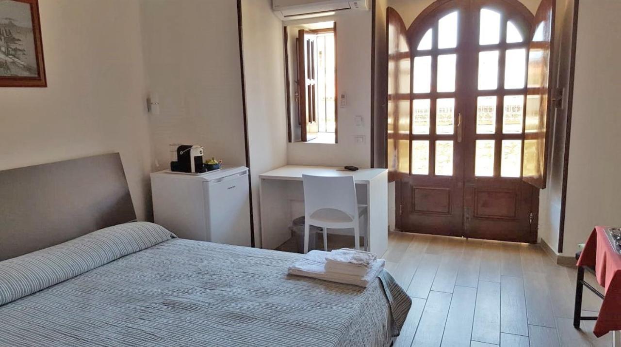 Casa Vacanze Mm Rooms Шила Екстериор снимка